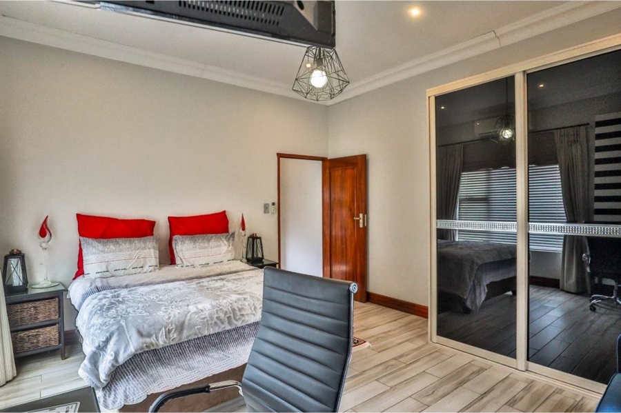 6 Bedroom Property for Sale in Birdwood Estate North West
